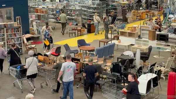 Lagersalg: Tøm hylderne for gode ting indsamlet på genbrugspladserne